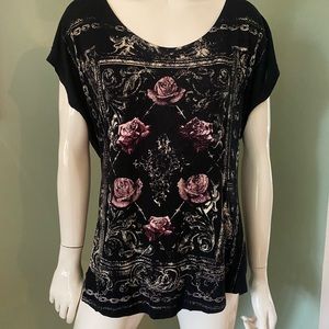 Black tee imprinted with roses size large